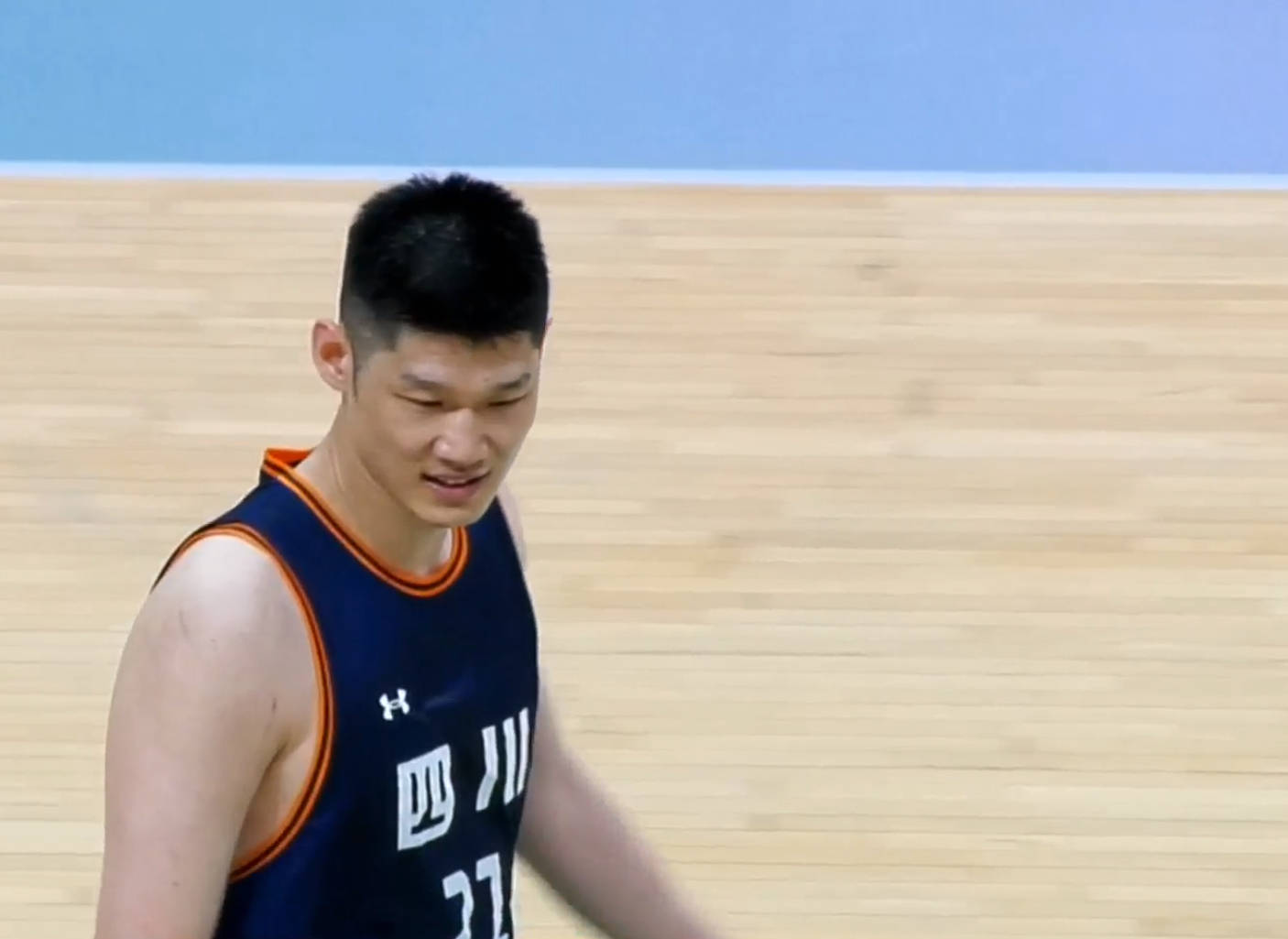 完爆周琦+碾压胡金秋！广东队正式迎来内线国手，保底总决赛了！